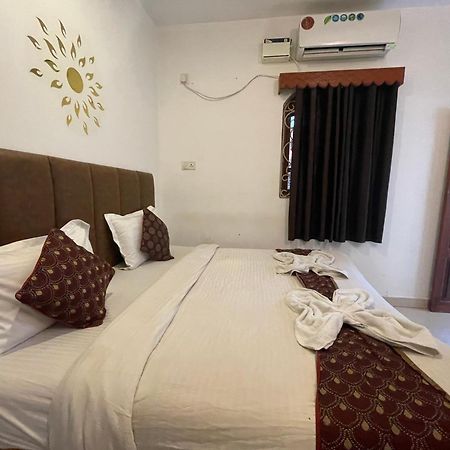 Baga Beach Ocean كالانغيُت المظهر الخارجي الصورة