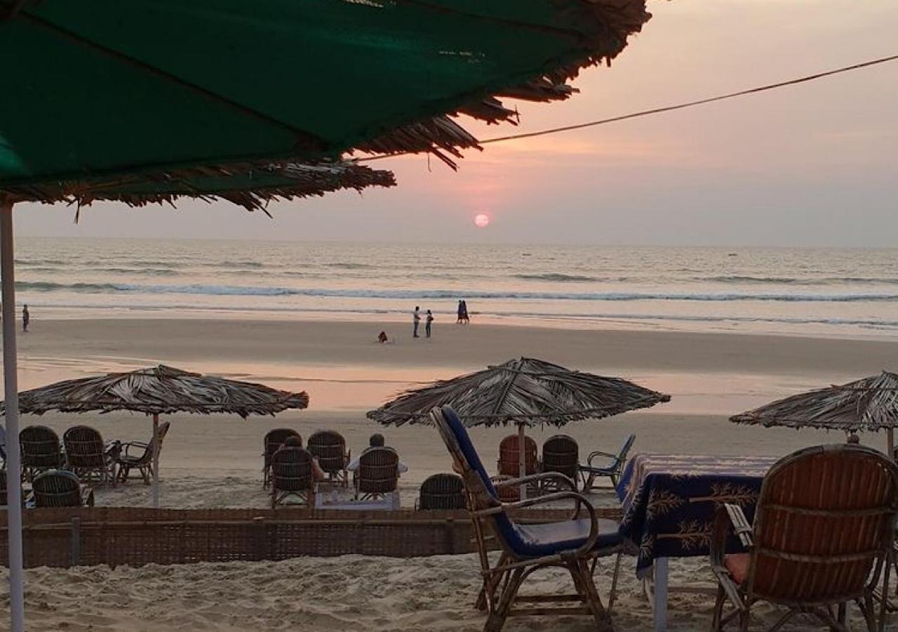 Baga Beach Ocean كالانغيُت المظهر الخارجي الصورة