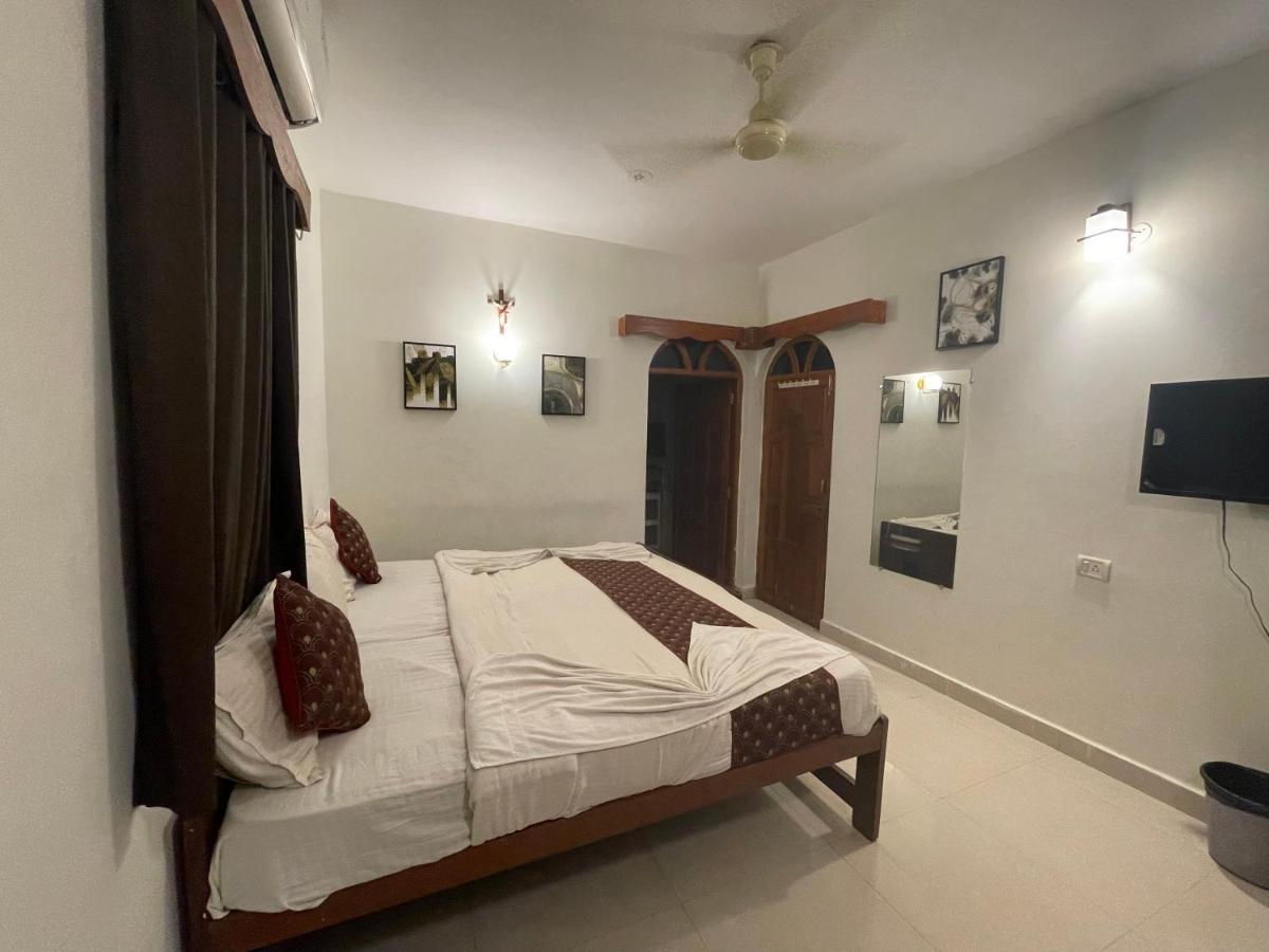 Baga Beach Ocean كالانغيُت المظهر الخارجي الصورة