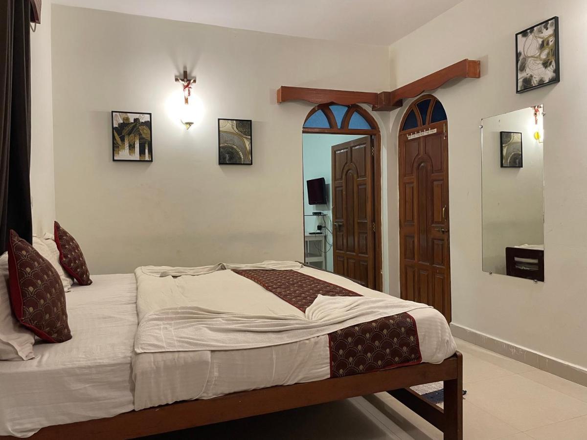 Baga Beach Ocean كالانغيُت المظهر الخارجي الصورة