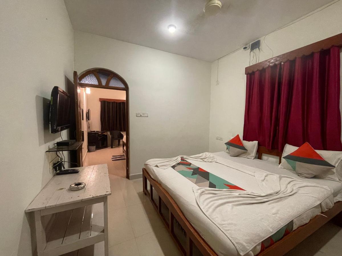 Baga Beach Ocean كالانغيُت المظهر الخارجي الصورة