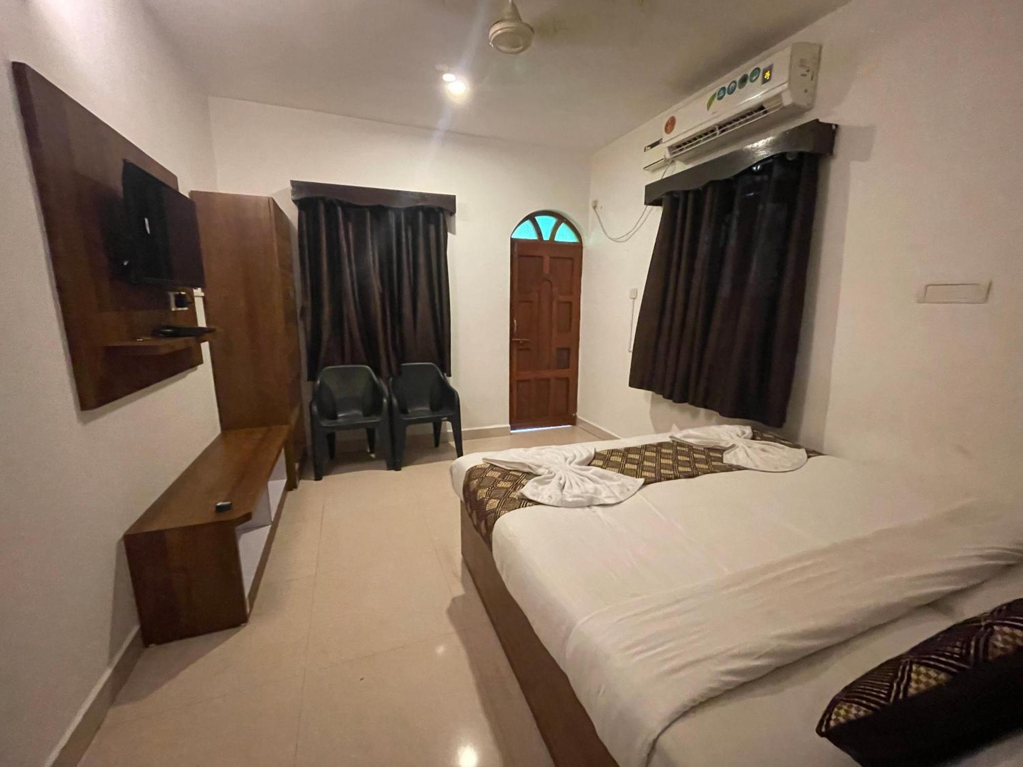 Baga Beach Ocean كالانغيُت المظهر الخارجي الصورة