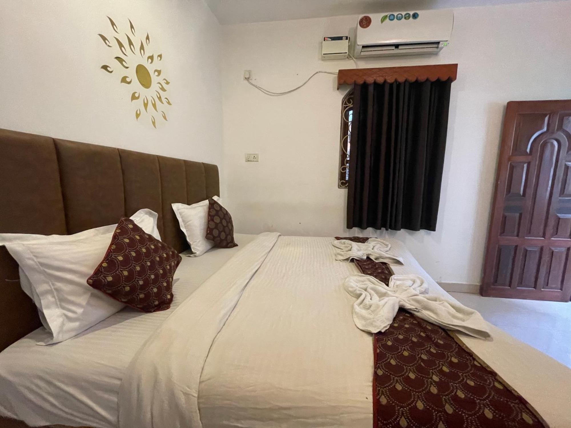 Baga Beach Ocean كالانغيُت المظهر الخارجي الصورة