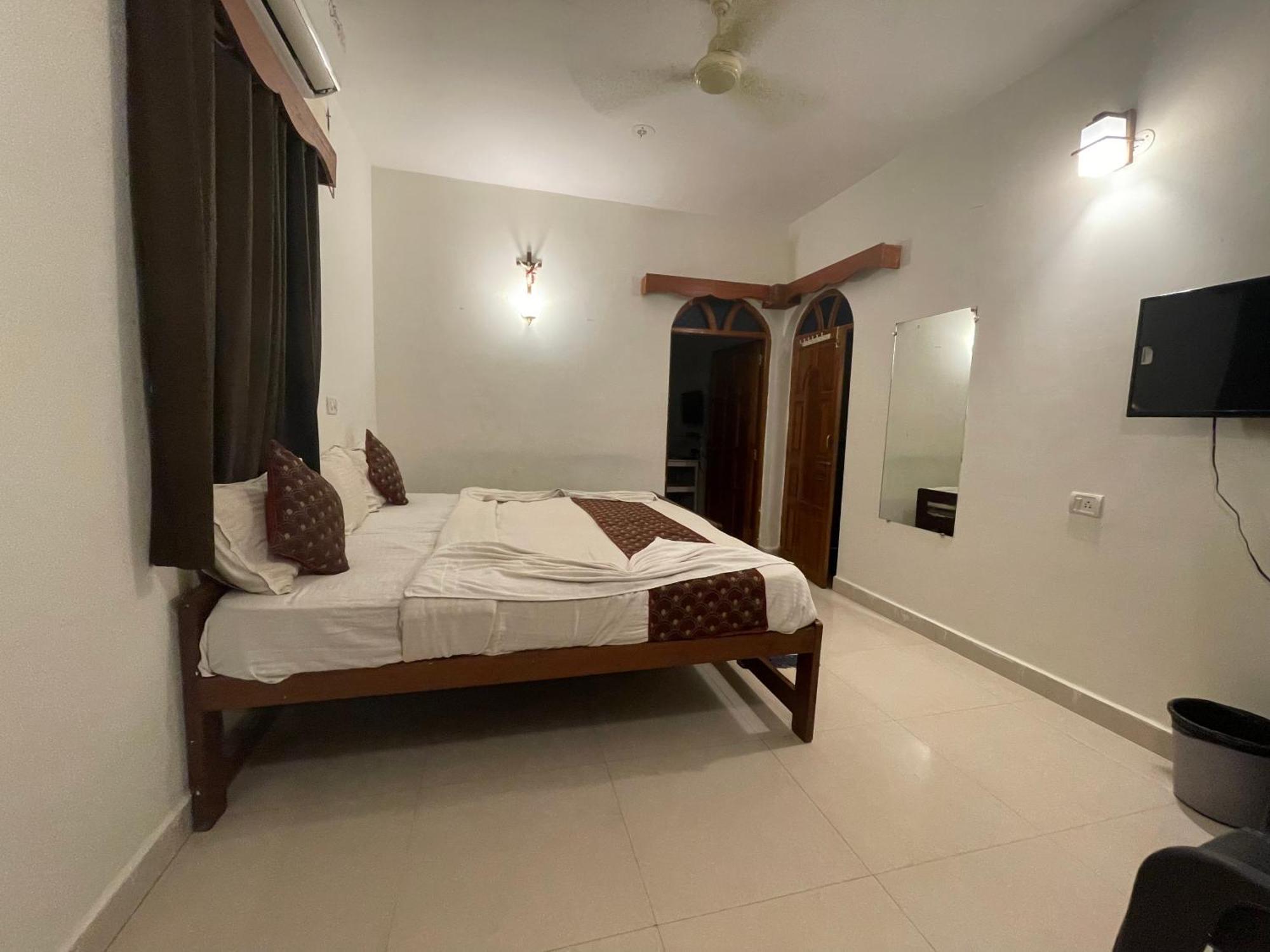 Baga Beach Ocean كالانغيُت المظهر الخارجي الصورة