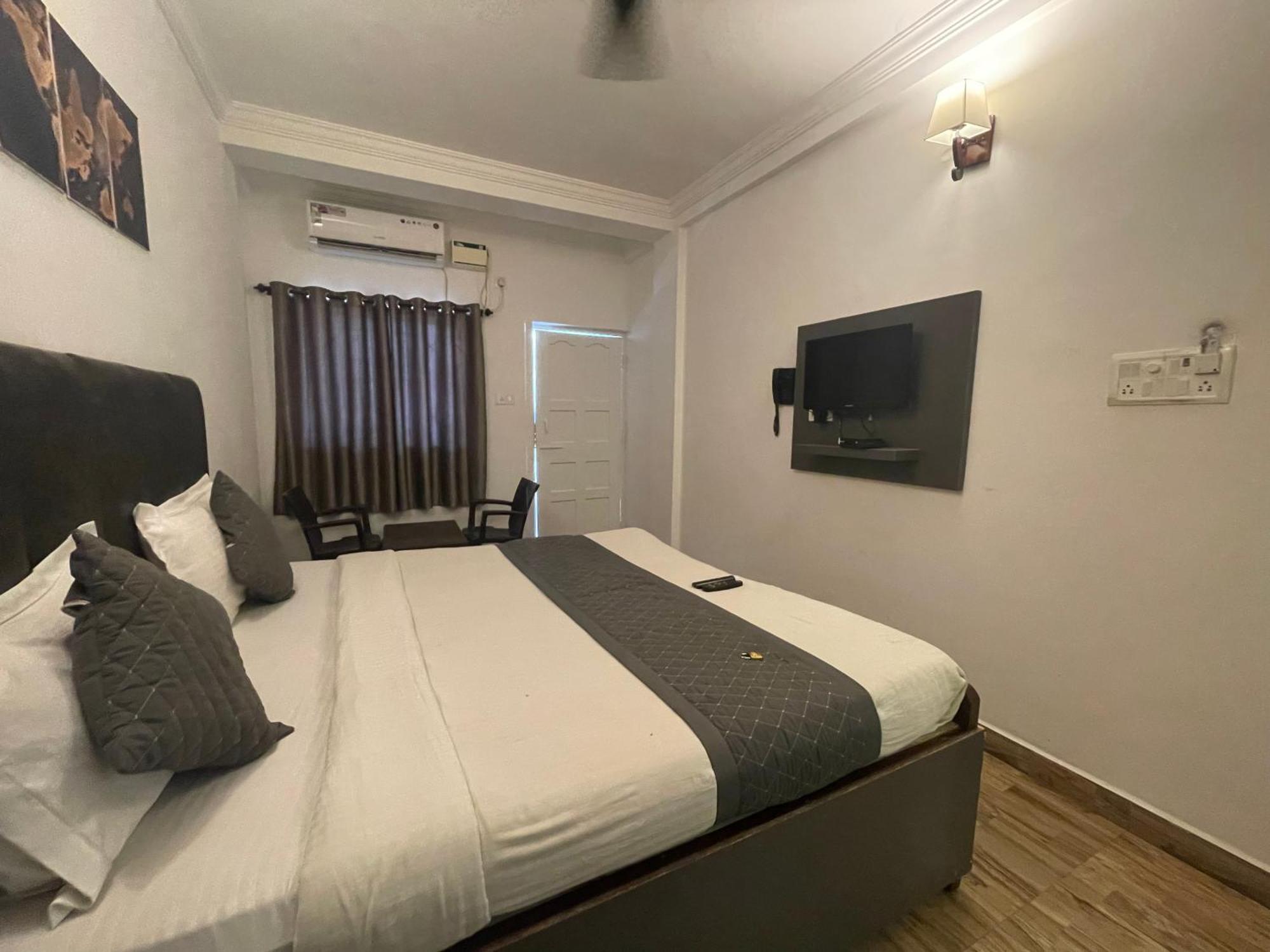 Baga Beach Ocean كالانغيُت المظهر الخارجي الصورة