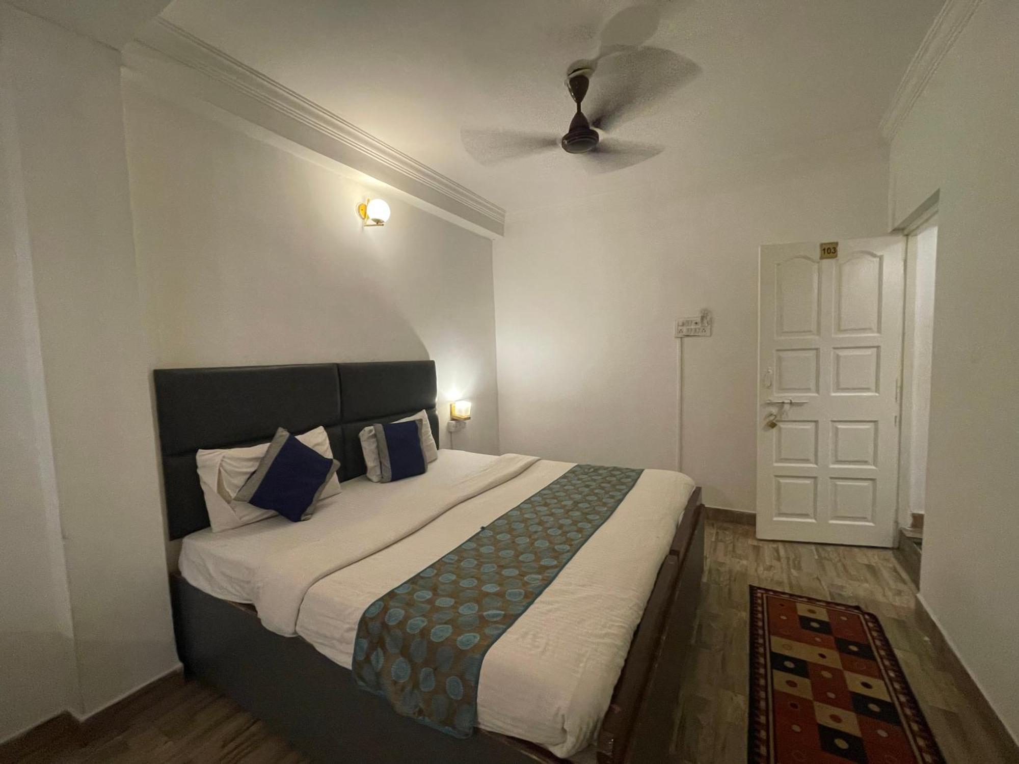Baga Beach Ocean كالانغيُت المظهر الخارجي الصورة