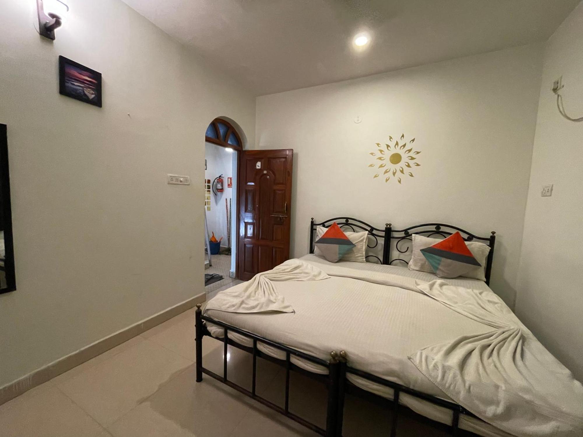 Baga Beach Ocean كالانغيُت المظهر الخارجي الصورة